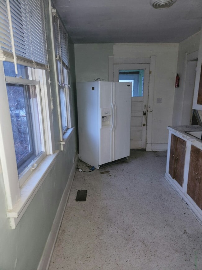 Photo - 2453 Caledonia St