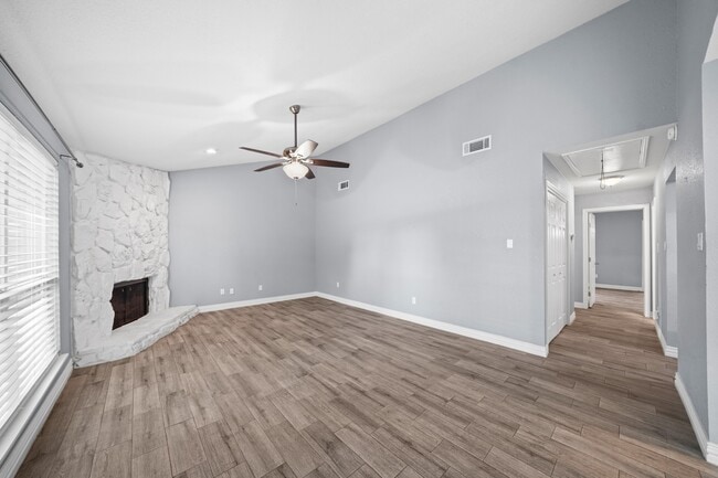 Photo - 8 Hideaway Dr