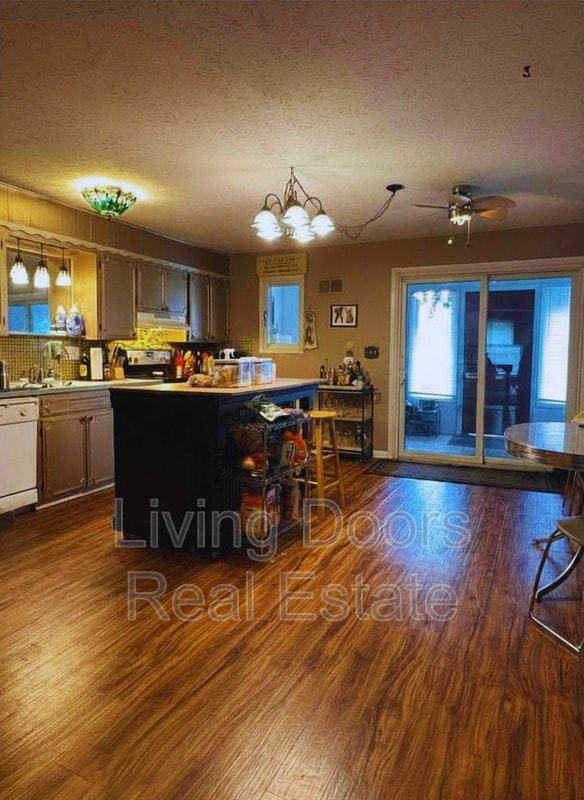 Photo - 2301 South St