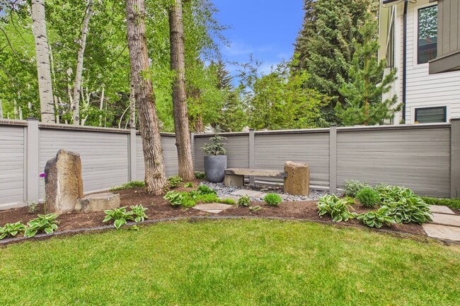 Photo - 506 W Hallam St