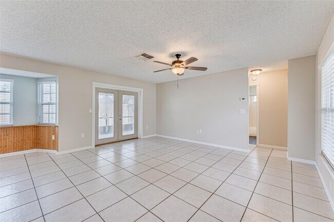 Photo - 5010 Larch Ln