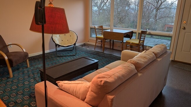 Building Photo - 143 Campbell Ave Unit Apartment