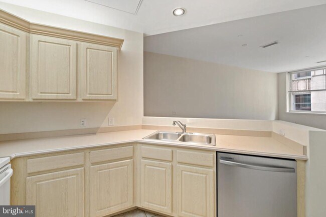 Photo - 1600 Arch St Unit 1716