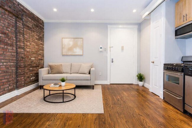 Photo - 47 E 1st St Unit 1R