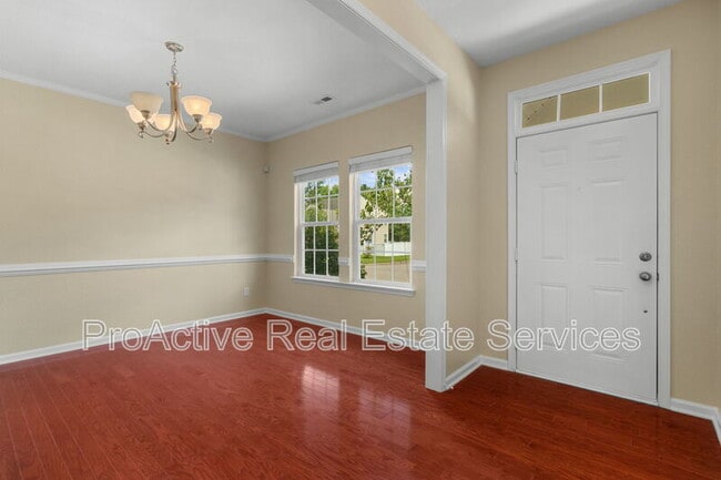 Photo - 729 Creekwood Dr