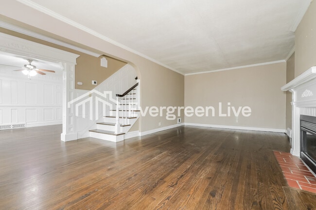 Photo - 8016 Holmes Rd