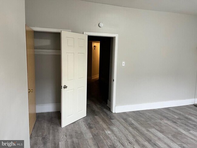 Photo - 706 Chain St