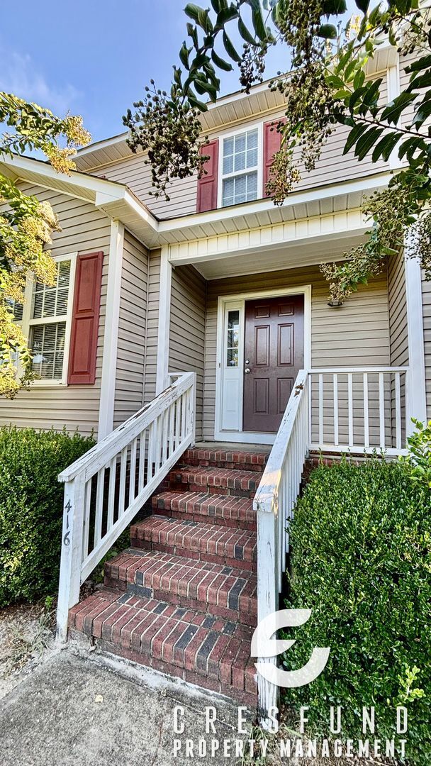 Building Photo - 3 Bed, 2.5 Bath Townhome - READY FOR YOU T...