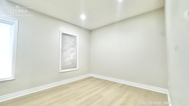 Photo - 72 Burlington St E