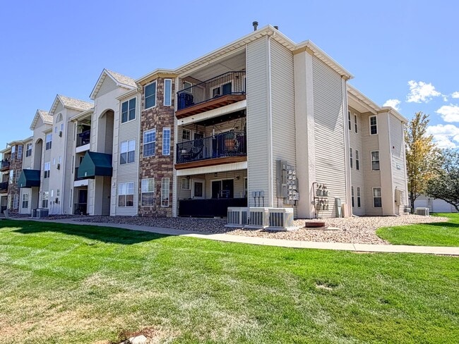 Building Photo - 12233 W Cross Dr Unit 208