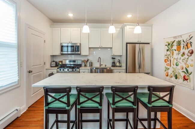 Photo - 61 Beacon Ave