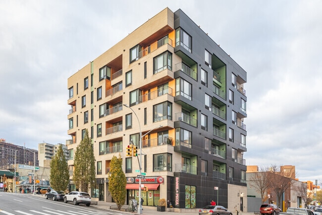 Photo - 221 E 138th St