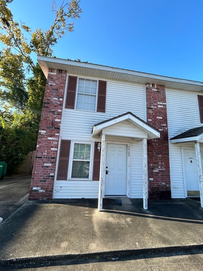 Building Photo - Apartment For Rent In Maplewood