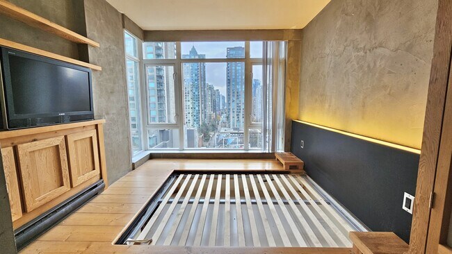 480 Robson St