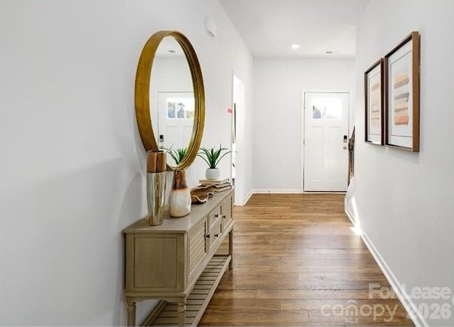 Photo - 1720 Vanderlyn St