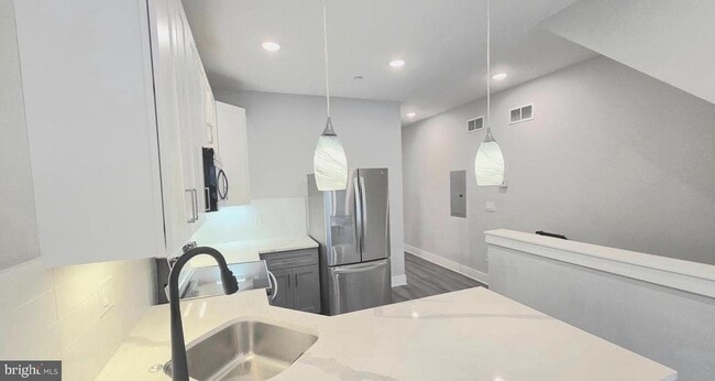 Photo - 5233 Chancellor St