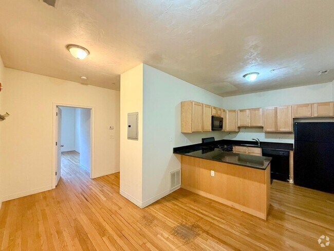 Building Photo - 22 Bow St Unit 1 Rental