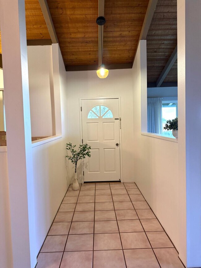 Photo - Beautiful 3 Bedroom / 2.5 Bathroom Home in Wailuku Heights!