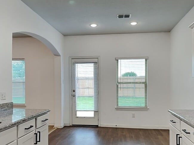 Photo - 1548 Woodlake Dr