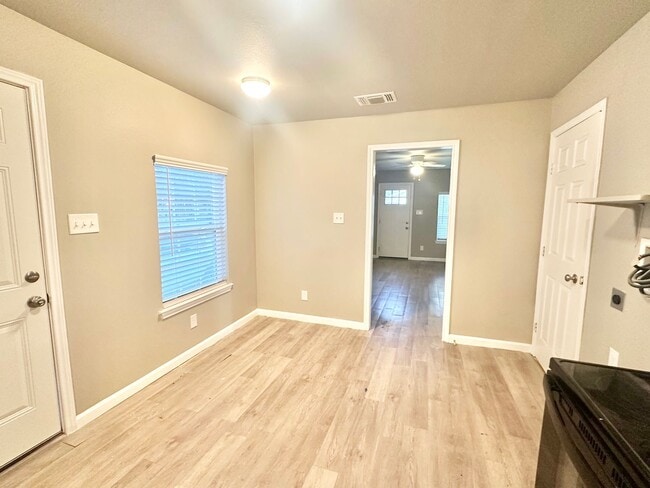 Photo - Adorable 2 Bed / 1 Bath Near Downtown Denton!