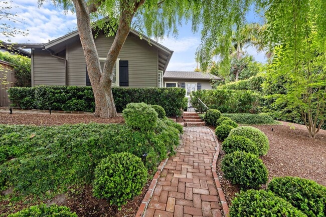 Photo - Classic Modern Cottage in Laguna Village