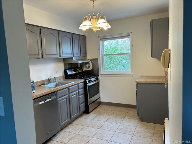 Photo - 140 Meyer Oval Unit 140