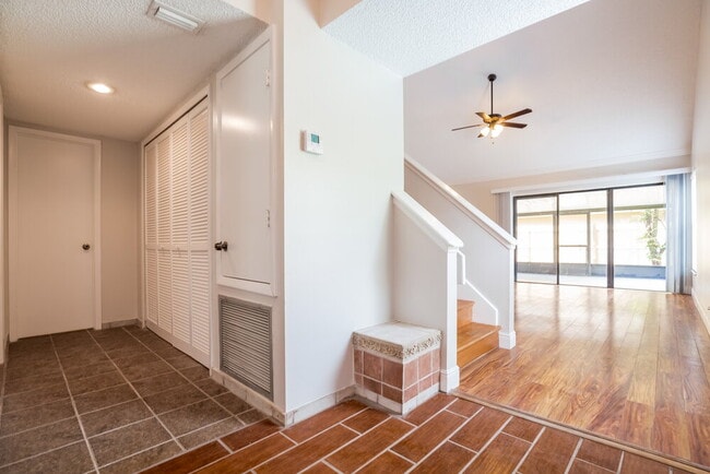 Photo - 402 E Springtree Way