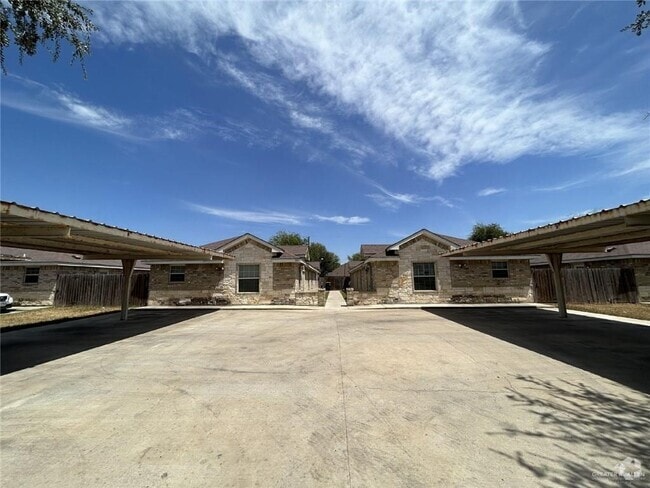 Building Photo - 300 W Albatross Ave Unit A Rental