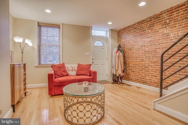 Photo - 1834 Light St