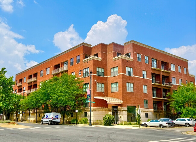 Building Photo - 3300 W Irving Park Rd Unit H5