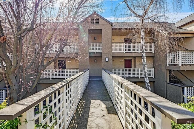 Building Photo - 681 Royston Ln Unit 331 Rental
