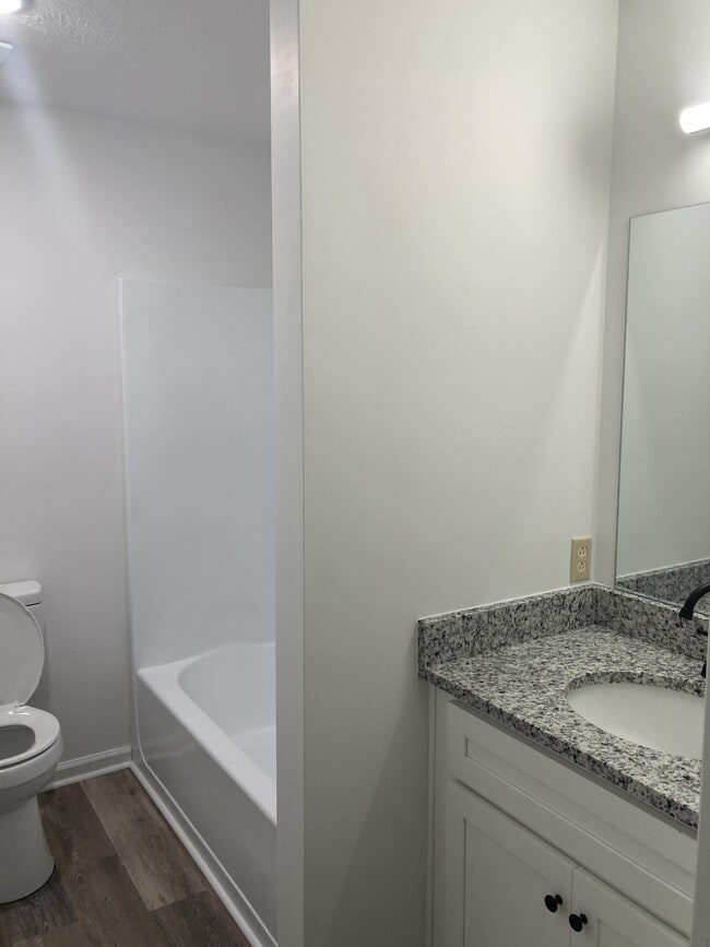 Photo - 118 W Market St Unit B