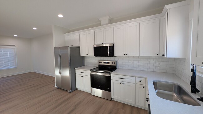 Photo - 115 Anile St Unit B
