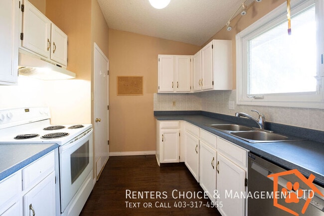 Photo - 3 Bedroom Main Floor, UTILITIES INCLUDED