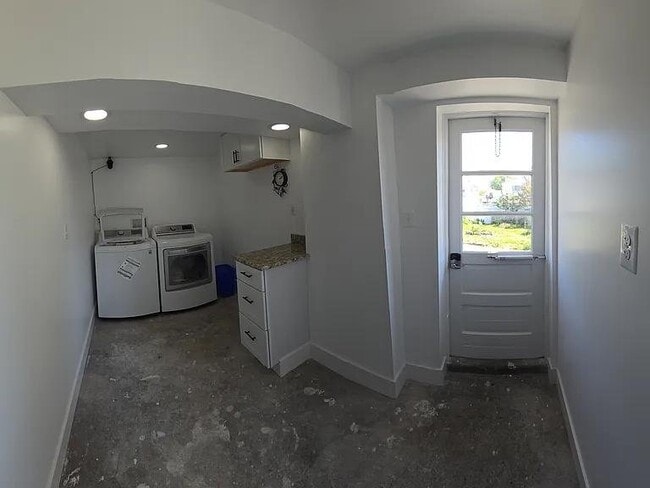 Photo - 1304 Wilson Ave Unidad B
