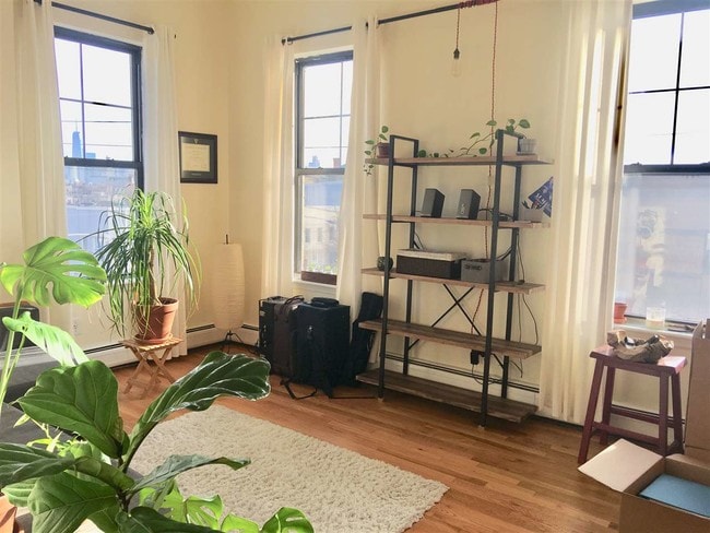 Building Photo - 86 South St Unit 3 Rental