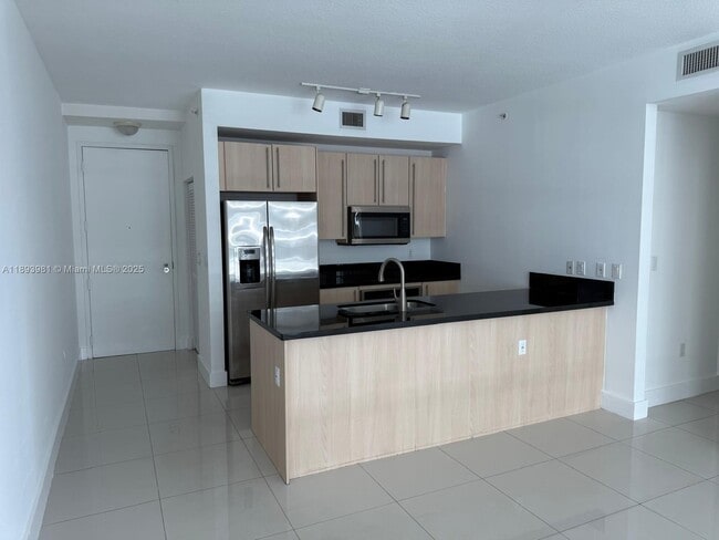 Photo - 79 SW 12th St Unidad 1608-S