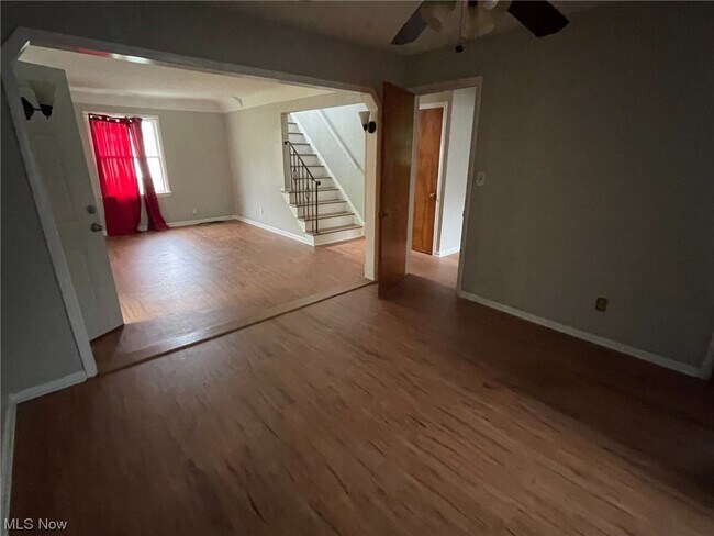 Photo - 16704 Meadowvale Ave