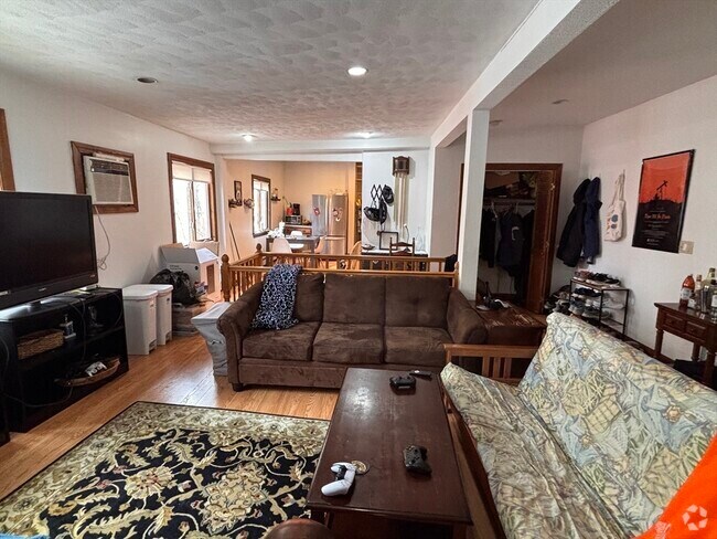Building Photo - 168 Auburn St Rental