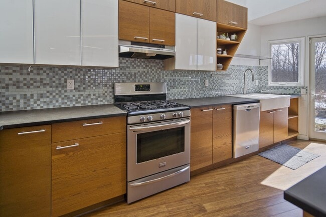 Photo - 135 Muzzy Rd