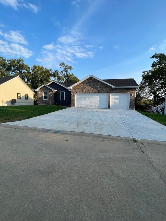 Photo - 192 Oak Hl Holw