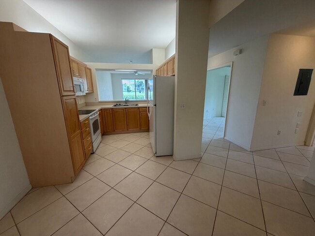 Photo - 330 Robin Hood Cir