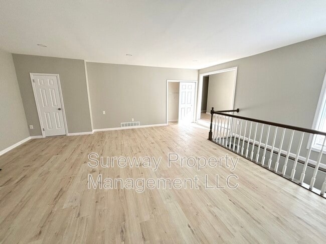 Photo - 605 Heather Ln