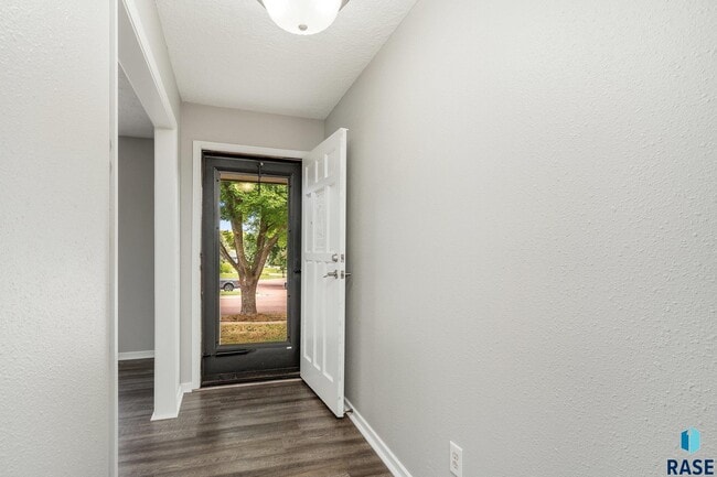 Photo - 2412 S Sheffield Cir