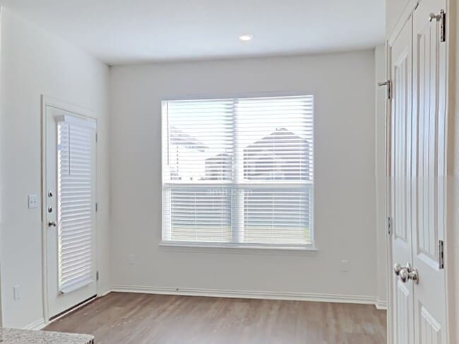 Photo - 2726 Brogan Crk