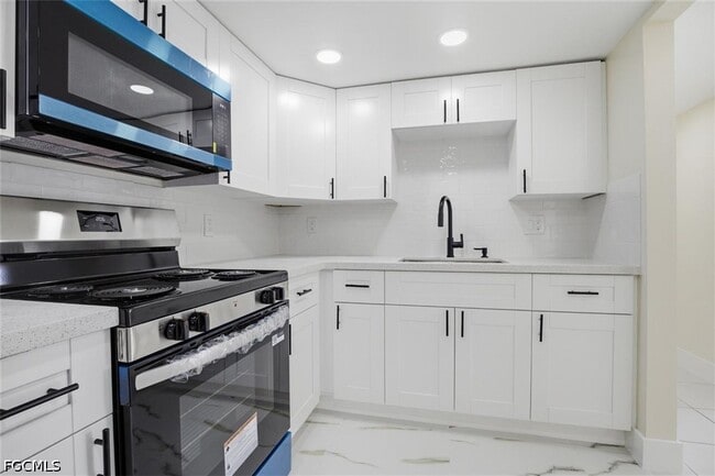 Building Photo - 3704 Broadway Unit 205