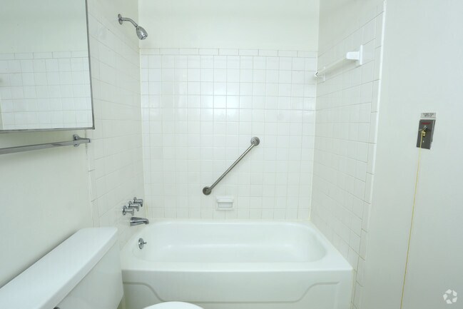1 Bedroom - Bathroom