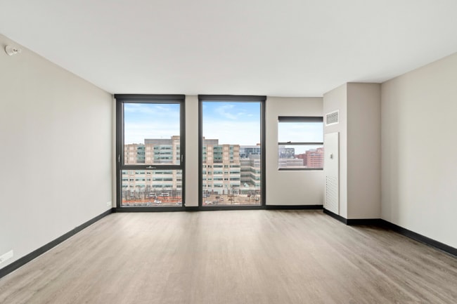 Photo - 1931 W Harrison St