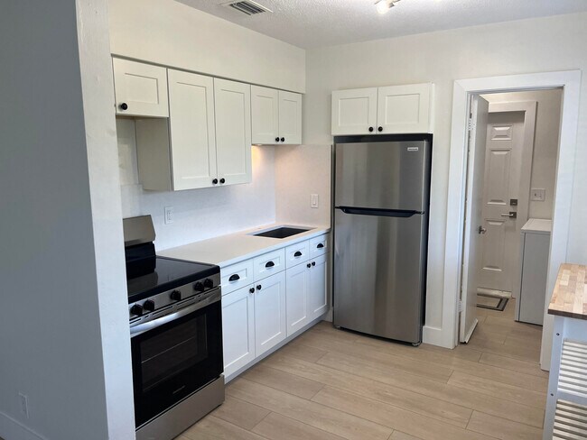Photo - 196 NE 28th St