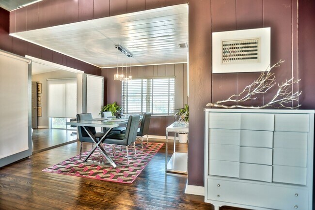 Photo - Gorgeous Single Family Home Located In Midtown. Huge Fenced in Backyard!